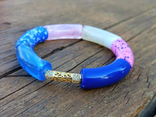 Bracelet perles tubes acrylique Chandra Neela Gulaabee