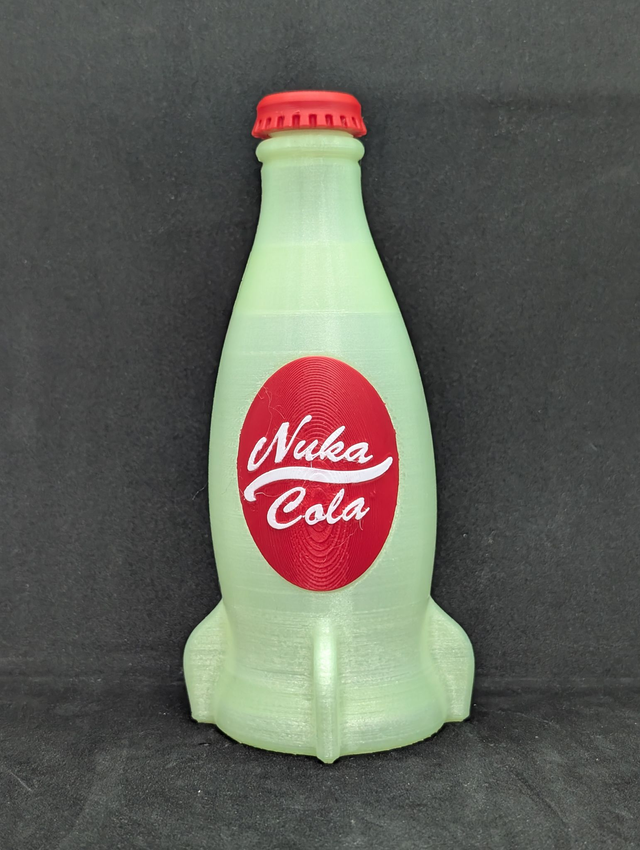 Bouteille Nuka Cola brillant dans le noir