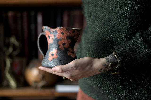 Mug corset fleuri - suzanne aux yeux noirs