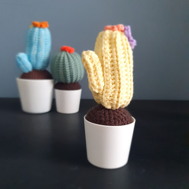 Gehaakte cactus in potje - lichtgeel