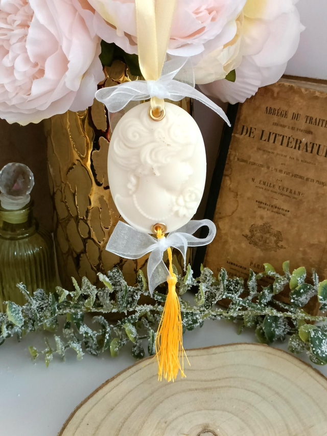 Suspension parfumée "Camée" Douce camomille