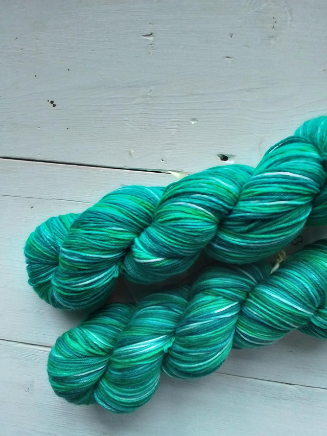 Multi Talented 4ply Pea Green Boat 100g/400m