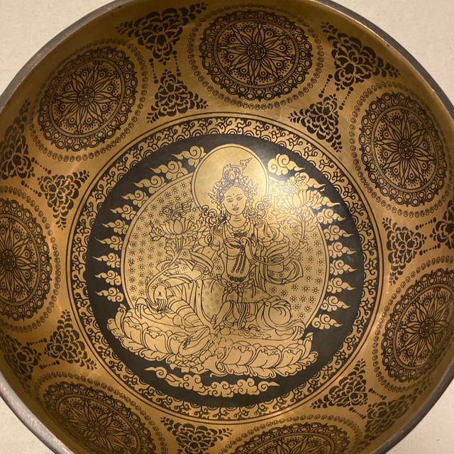 Kleine handgearbeitet Klangschale Göttin Tara 16,5cm Durchmesser Hauptton B