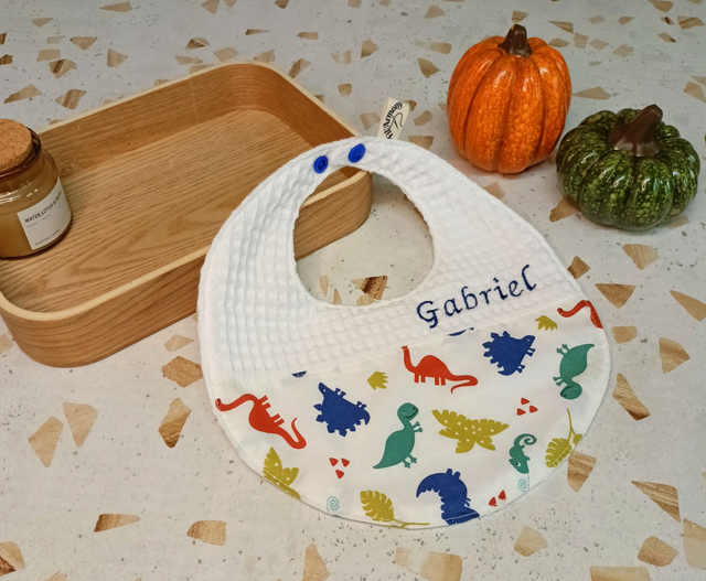 Bavoir dinosaures Gabriel 