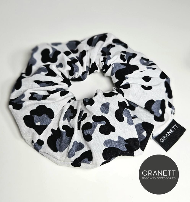 SCRUNCHIE LEO white 