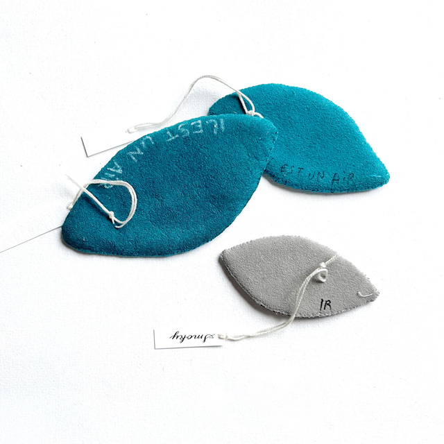 3 yeux fétiches peints puis brodés, pièces uniques