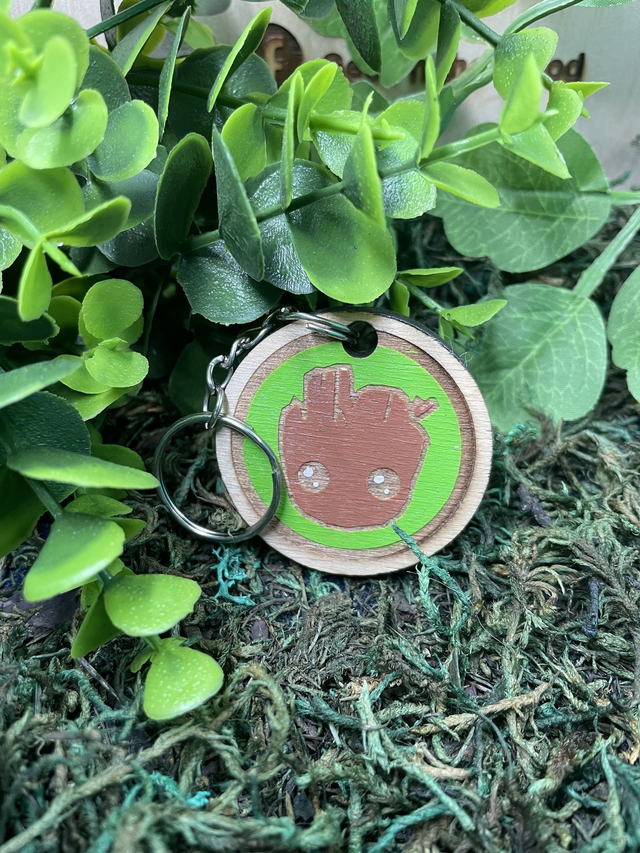 Porte clé Bébé Groot en bois.