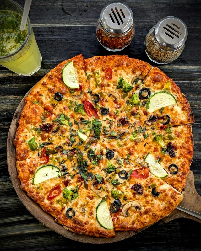 Veggie pizza 