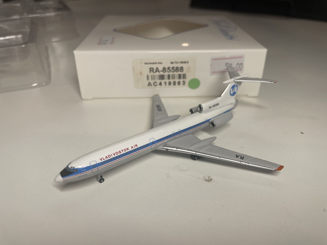 Tupolev Tu-154 Vladivostok Air  RA-85588