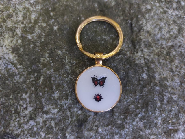 Porte clé papillon rouge