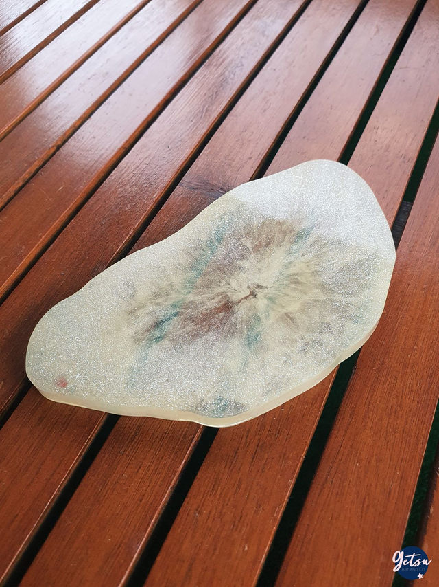 Sous-verre en résine inspiration tranche d&#039;agate, blanc pailleté et long