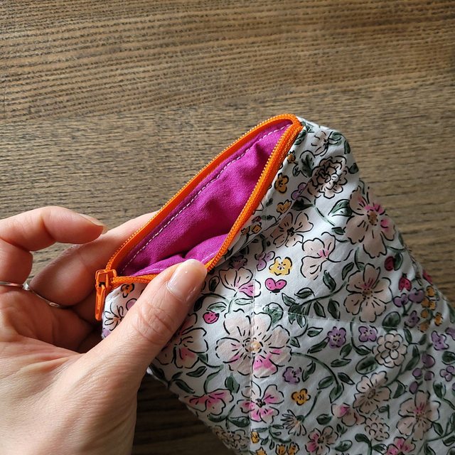 Pochette zippée téléponne fleurs