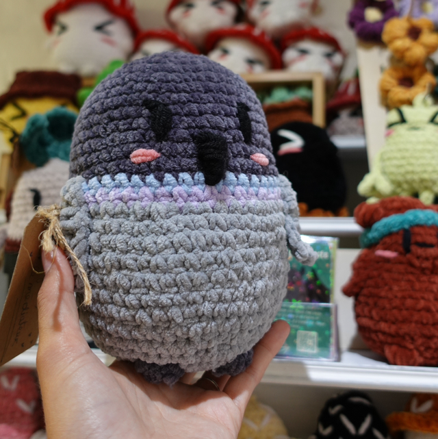 Eugène, le médiateur | Créature d’atelier pigeon en crochet