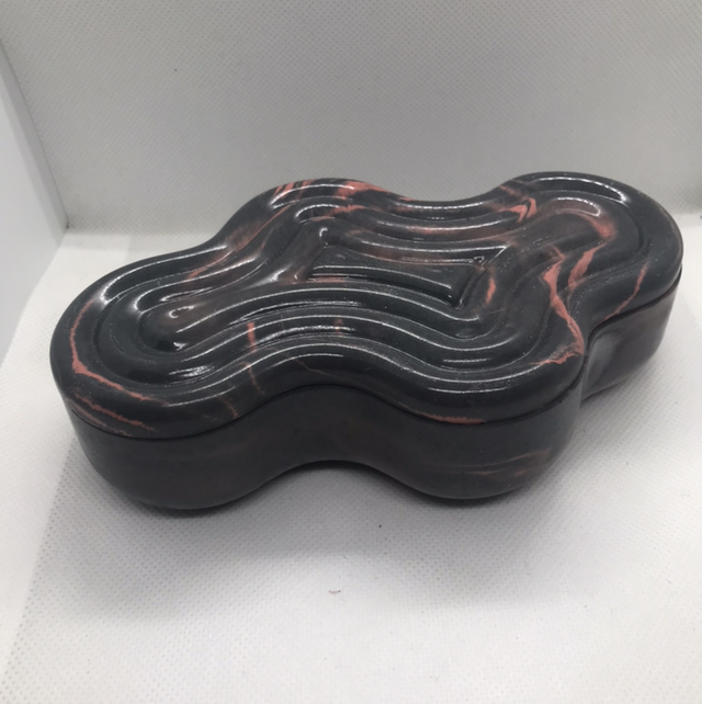 Boute nuage noir et rouge 