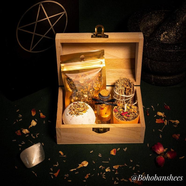 New Moon Box