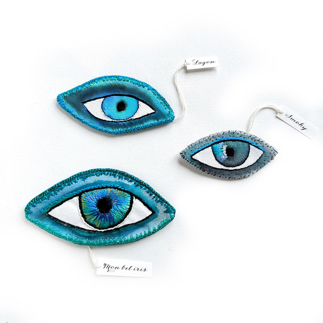 3 yeux fétiches peints puis brodés, pièces uniques