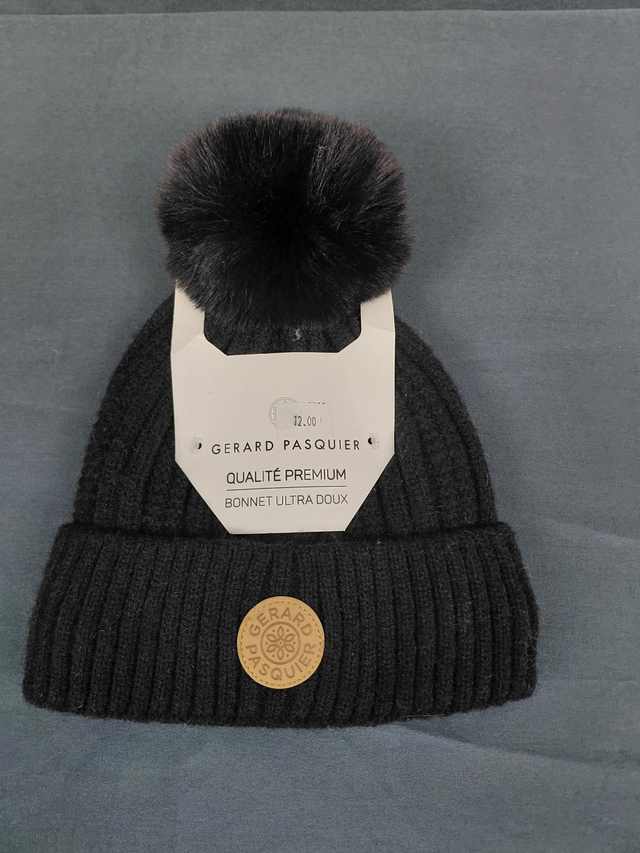 Bonnet Gérard pasquier couleur noir avec ponpon 