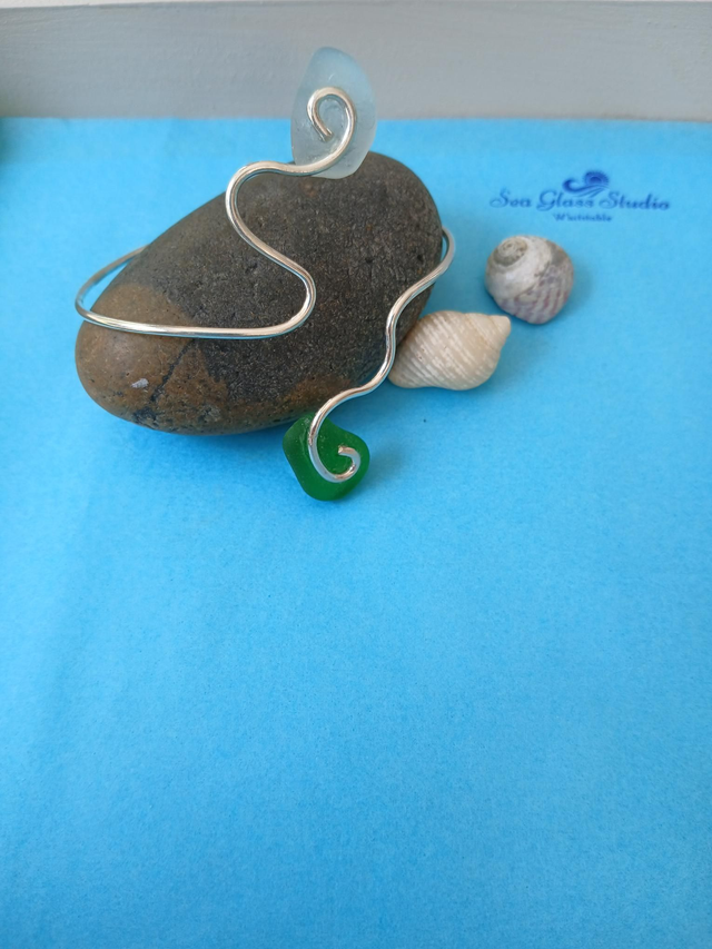 Green and white silver adjustable bangle