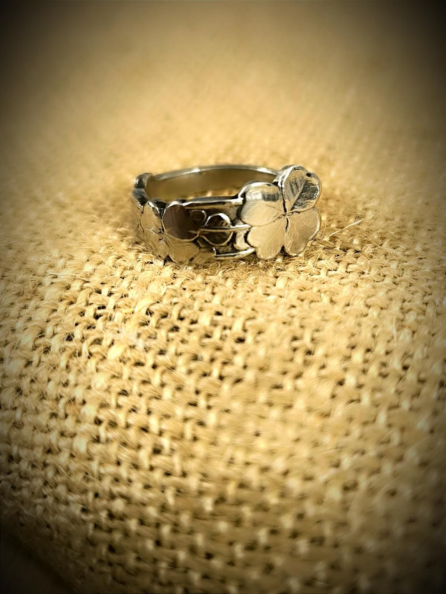 Bague trèfle en metal argenté T58