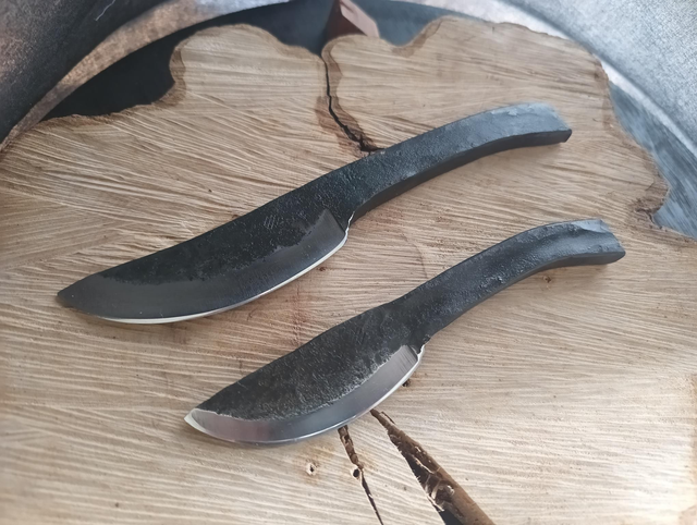 Couteaux bruts de forge.