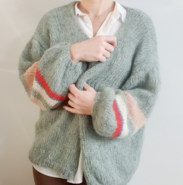 Handgebreid luxe damesvest in alpaca en zijde met vest ballonmouw