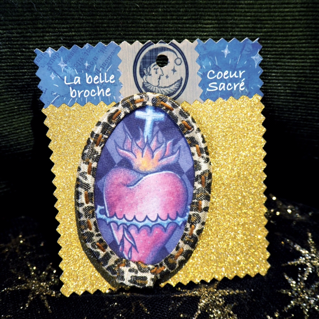 Cœur sacré rouge - Broche