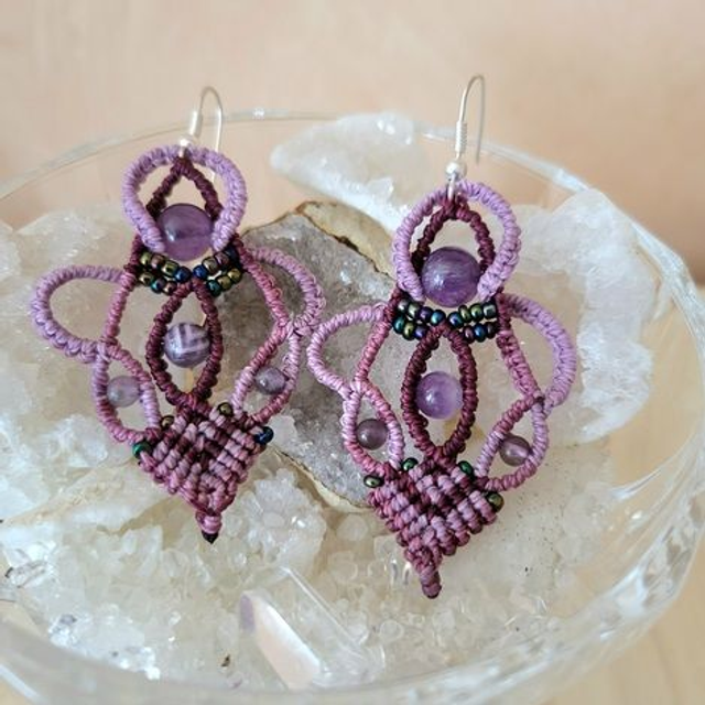 Kit Boucles d’oreilles Flora Améthyste (micro-macramé fils camaïeu de mauve, améthyste)