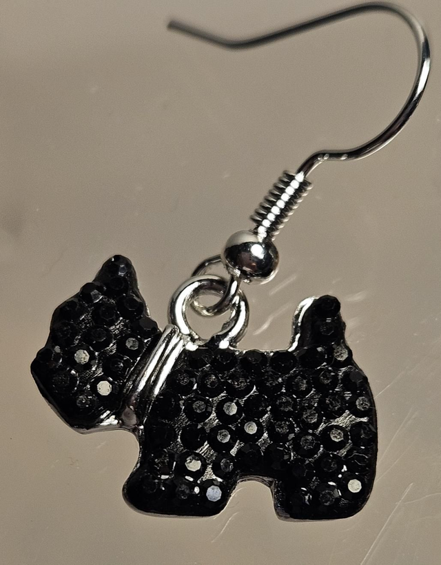 Black scotty dog earrings 