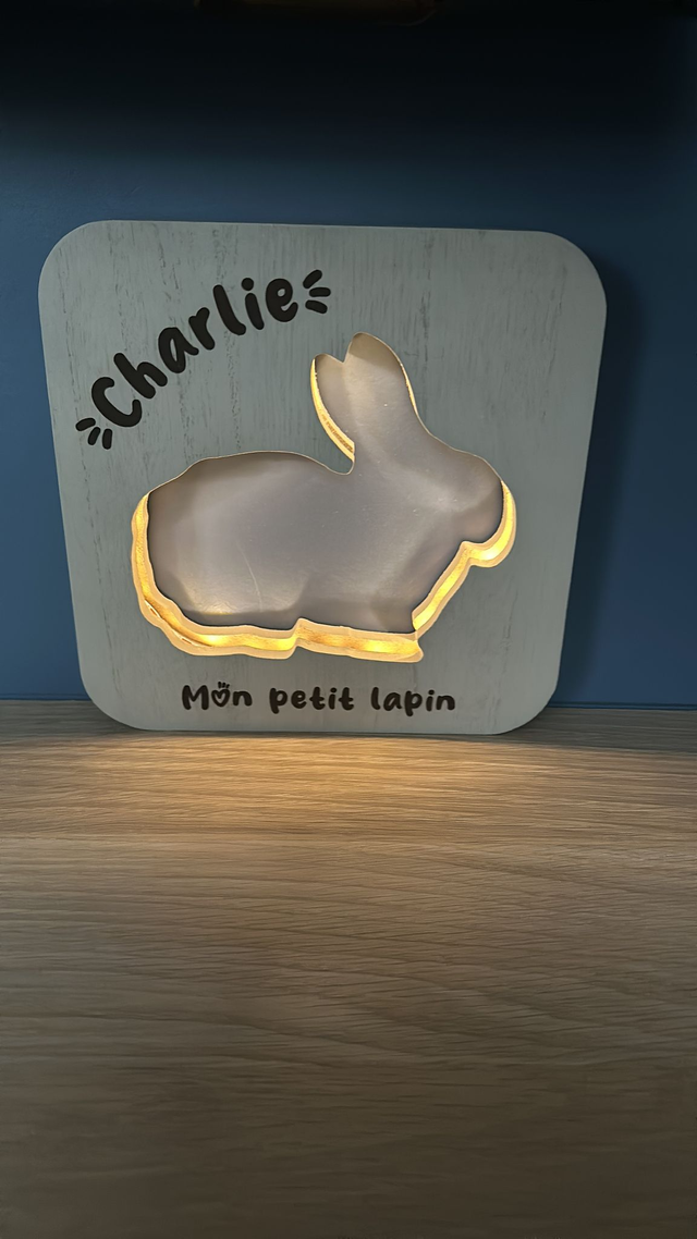 Veilleuse / lampe lapin gris en bois personnalisé 