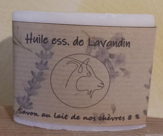 Savon au lait de nos chèvres et à l'huile essentielle de lavandin