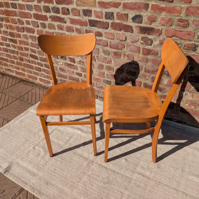 Chaises bistrot dossiers arrondis