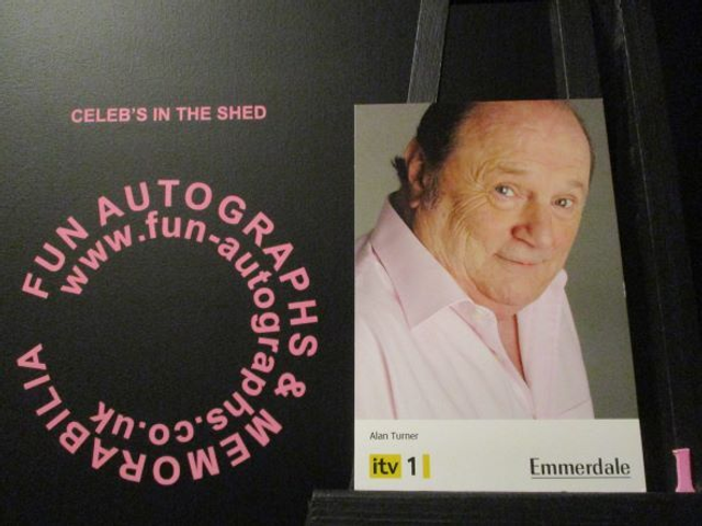 Richard Thorp (Alan Turner) Original Emmerdale Yellow &amp; Black Itv1 Logo Cast Card (1)(SEE PIC)