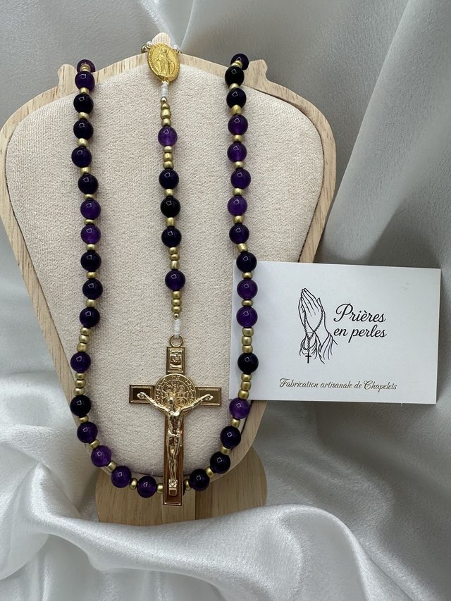 Chapelet artisanal violet en perles de verre – Espérance et pénitence
