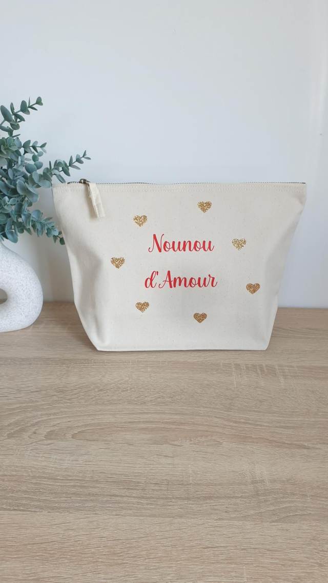 Trousse de toilette Nounou d'Amour coloris rouge + cœurs doré paillettes