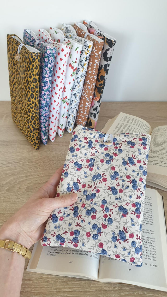 Pochette/couvre livre roses bleu rouge 