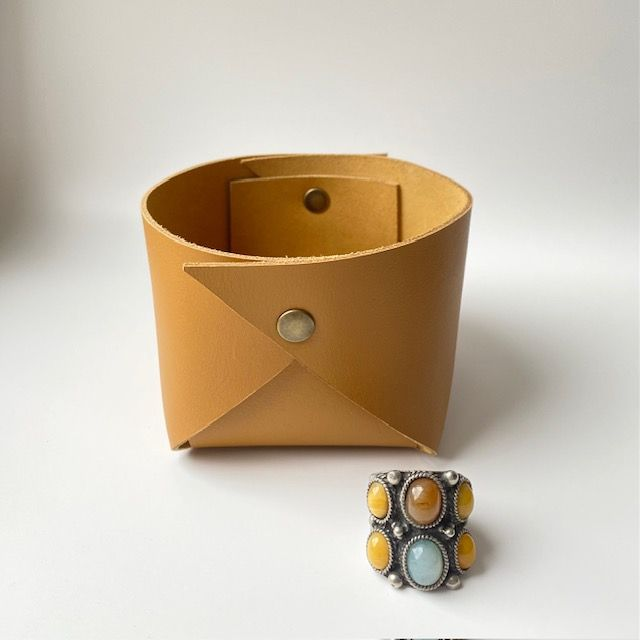 Panier de rangement en cuir camel petit modèle