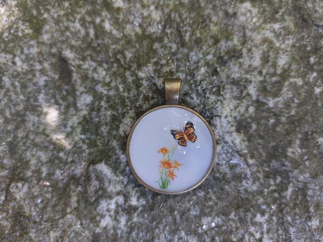 Pendentif papillon orange