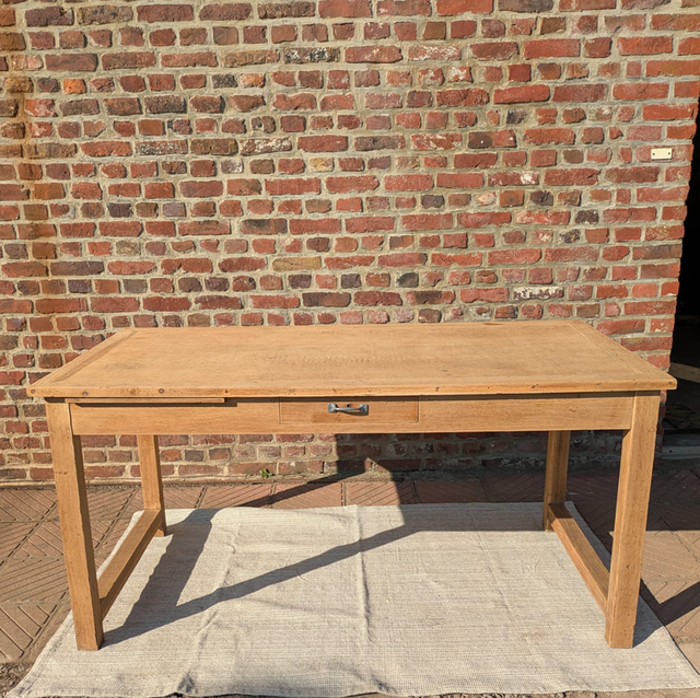 Table pieds droits avec tiroirs