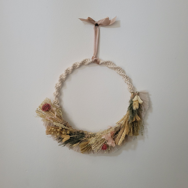 Anneau en macramé à suspendre fleurs séchées  