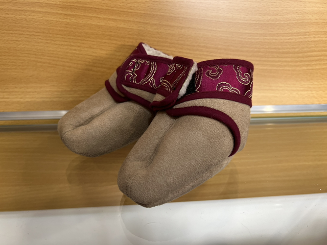 Chausson pour bébé issus des nomades tibétains de l'Amdo.( Amdo crafts )