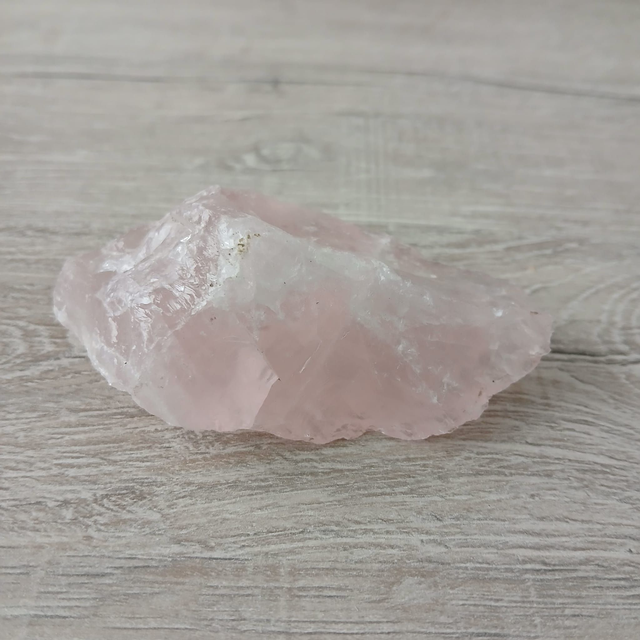 Ruwe Rozenkwarts – Liefde & Harmonie 8,5 x 5,5 x 3 cm  (12.120)