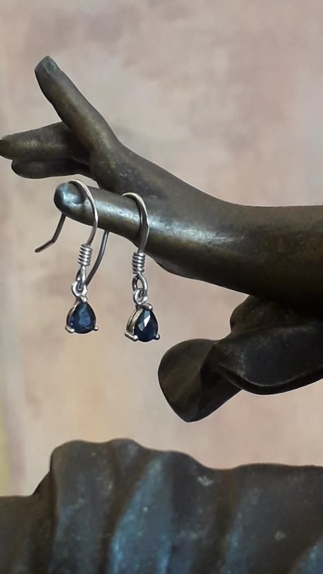 Boucles d'oreilles saphir, argent 925.