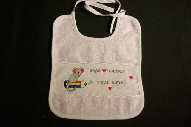 110-Bavoir brodé MAUVE