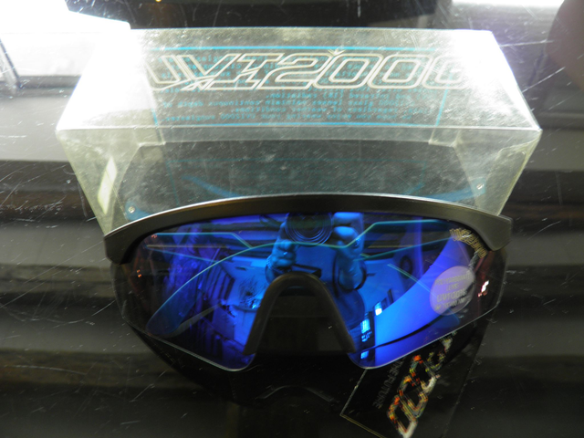 lunettes UVI 2000 branches bleues