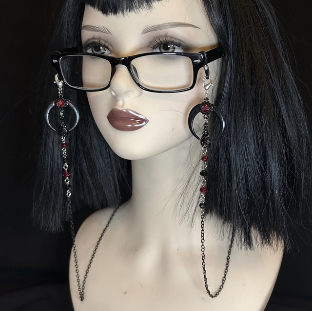 Noctura glasses chains 