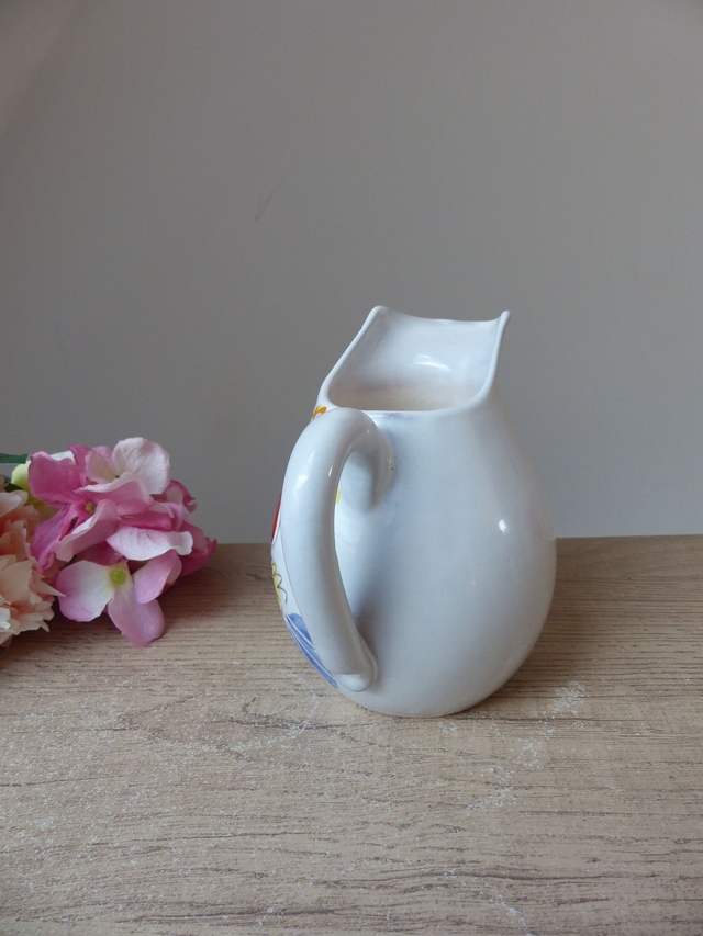 Ancien petit pichet, pot à lait en céramique fait main décor fleuri peint à la main style Vallauris, pichet coloré cadeau décoration table