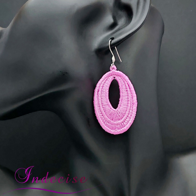 Boucles d'oreilles parme clair, broderie en machine - Créations issues de l'artisanat français par Indecise