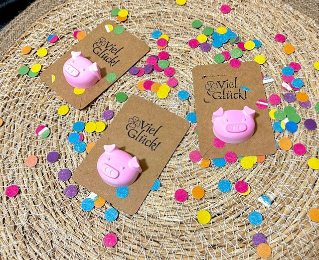 Glücksschweinchen Silvester Neujahr Mitbringsel