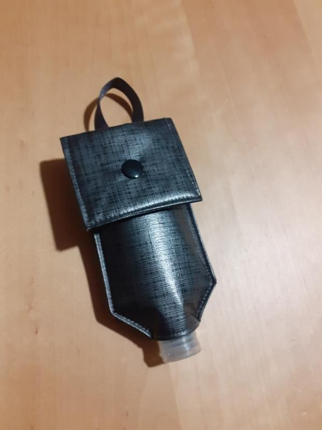 pochette gel hydroalcoolique en toile cirée 20