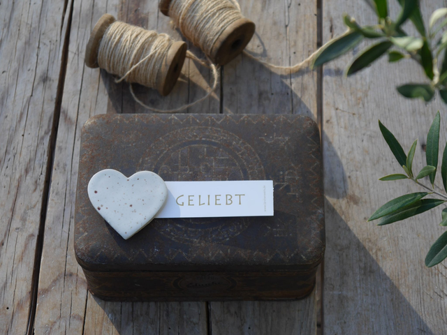 Herz mit Magnet mit Banderole